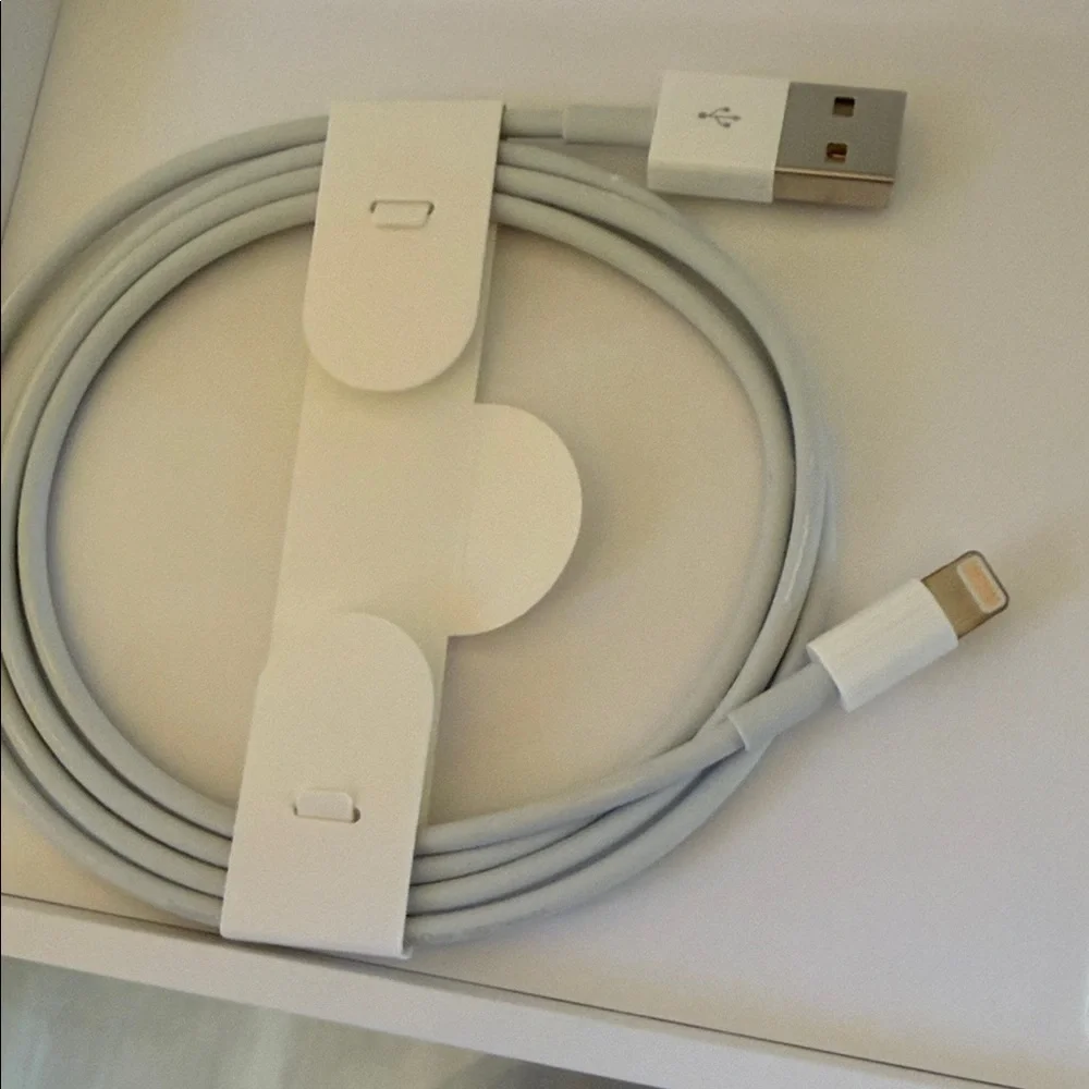 Apple Magic Keyboard in White and Silver